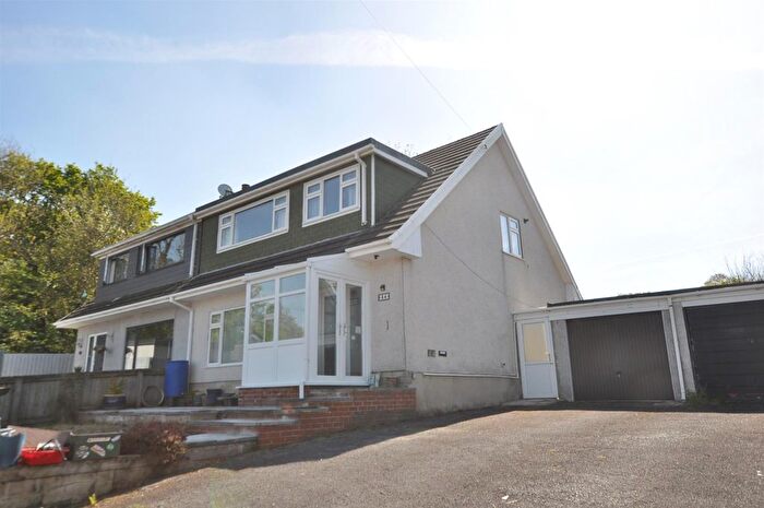 3 Bedroom Semi-Detached Bungalow For Sale In St. Annes Avenue, Cwmffrwd, Carmarthen, SA31