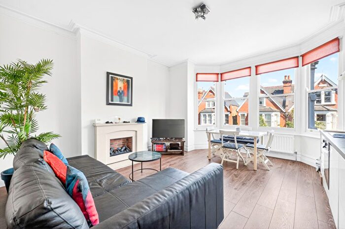 1 Bedroom Flat For Sale In Kenilworth Avenue, London, SW19
