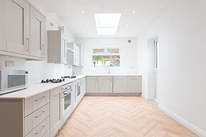 8 Bedroom Semi-detached House To Rent In Alderson Road, Liverpool, L15