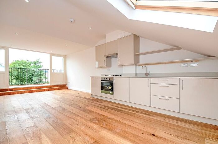 1 Bedroom Flat To Rent In Balham High Road, London, SW17