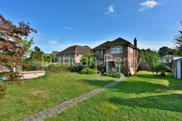 4 Bedroom Detached House For Sale In Tolmers Avenue, Cuffley, EN6