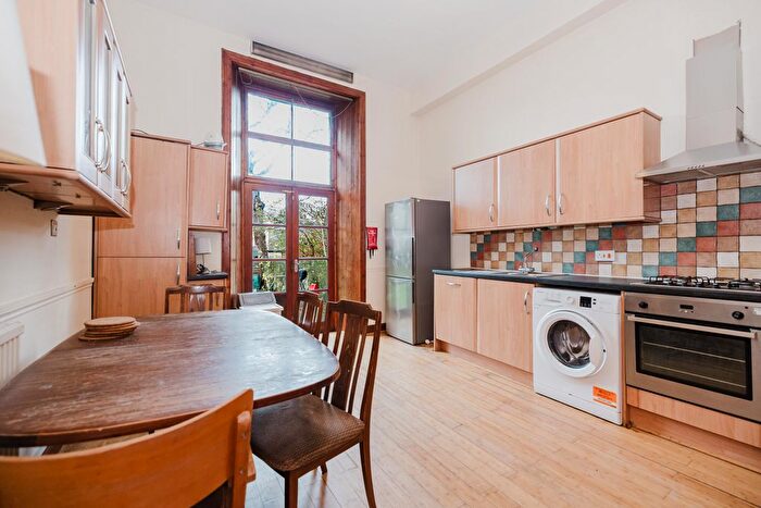 3 Bedroom Flat To Rent In Lutton Place, Edinburgh, EH8
