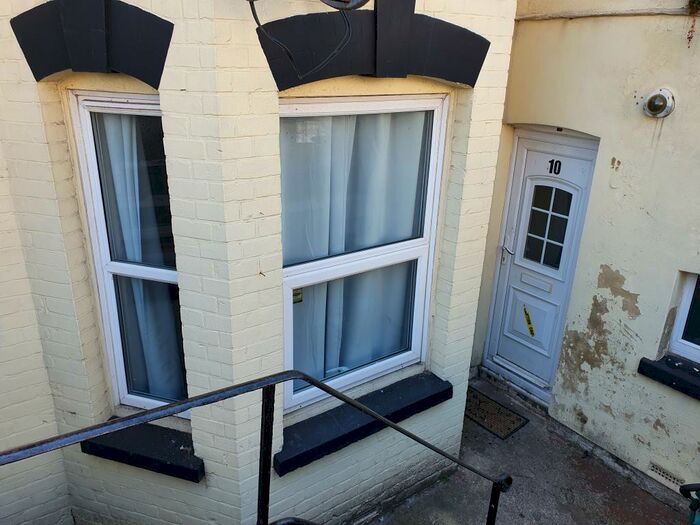 2 Bedroom Flat To Rent In Crescent Road, Margate, CT9