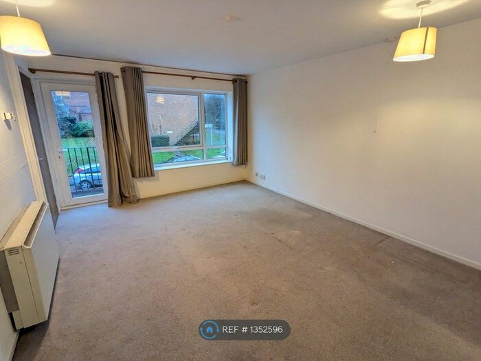 2 Bedroom Maisonette To Rent In Avon Drive, Moseley, Birmingham, B13