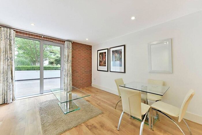 2 Bedroom Flat For Sale In Warehouse Court, Woolwich Riverside, London, SE18
