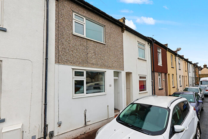 2 Bedroom Terraced House To Rent In Chatham, ME4