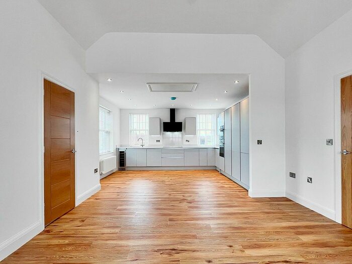 2 Bedroom Flat To Rent In Moseley House, Burton Road, Needwood, Burton-On-Trent, Staffordshire, DE13