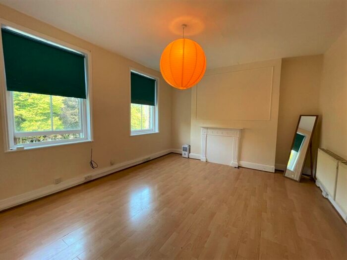 2 Bedroom Flat To Rent In Essex Road, Islington, N1