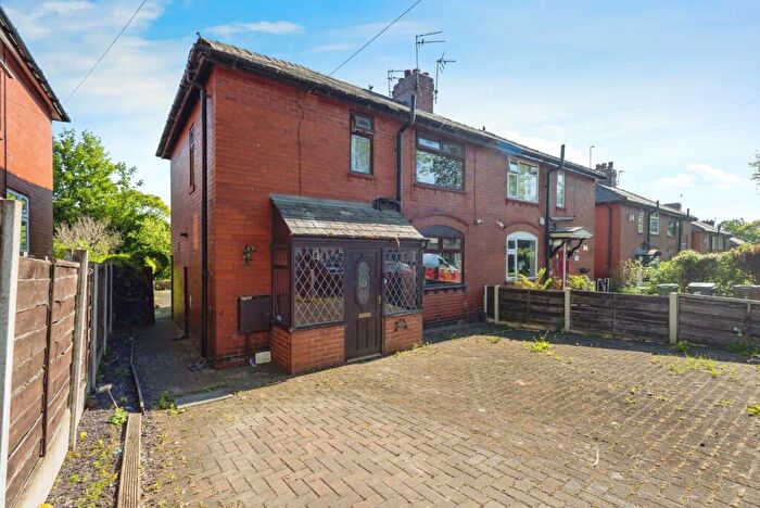 3 Bedroom Semi-Detached House For Sale In Broadoak Road, Ashton-Under-Lyne, Lancashire, OL6