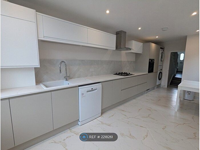 4 Bedroom Detached House To Rent In Glenwood Road, London, N15