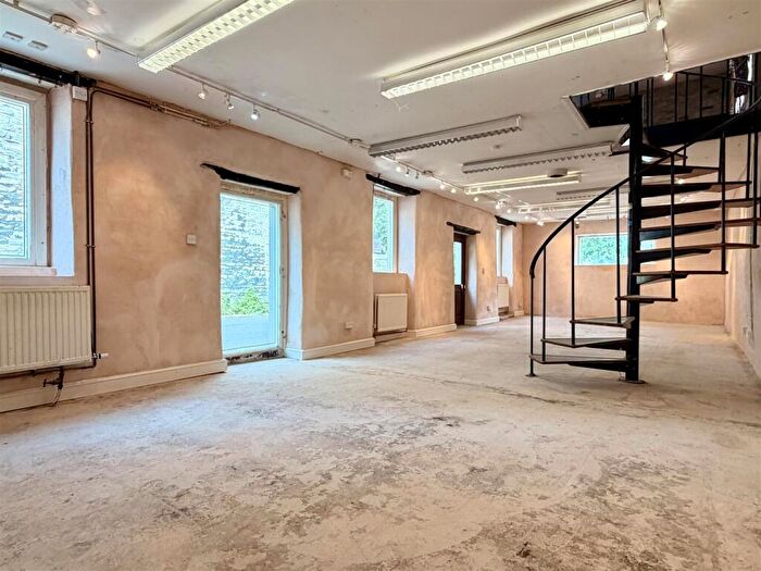 Studio To Rent In Market Place, Castleton, Hope Valley, S33