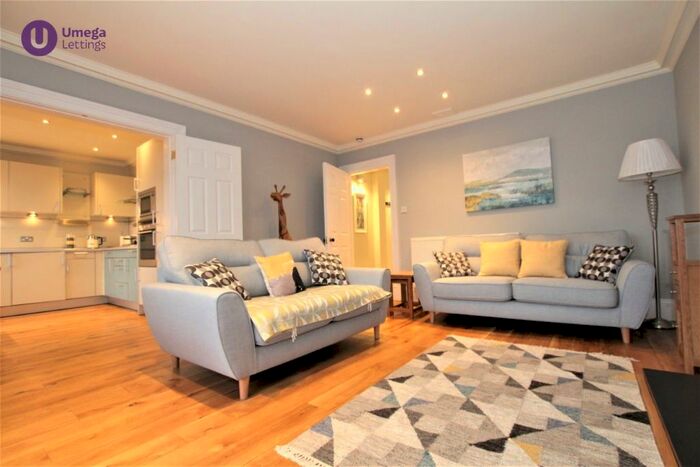 2 Bedroom Flat To Rent In Carlton Terrace, Calton Hill, Edinburgh, EH7