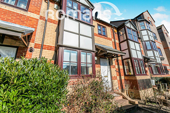 3 Bedroom House To Rent In Swan Place, Reading, RG1