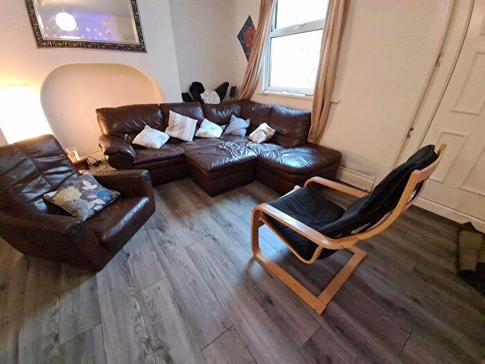 8 Bedroom House To Rent In Ash Grove, Leeds, LS6