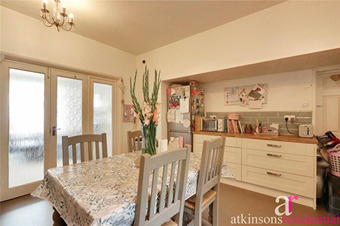 2 Bedroom Apartment For Sale In St. Andrews Road, Enfield, Middlesex, EN1