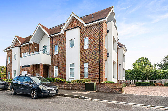 2 Bedroom Flat For Sale In Beaufort Court, Russell Hill, West Purley, CR8