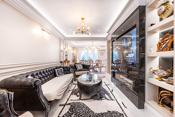 4 Bedroom Semi Detached House For Sale In Church Lane, Kingsbury, London, NW9