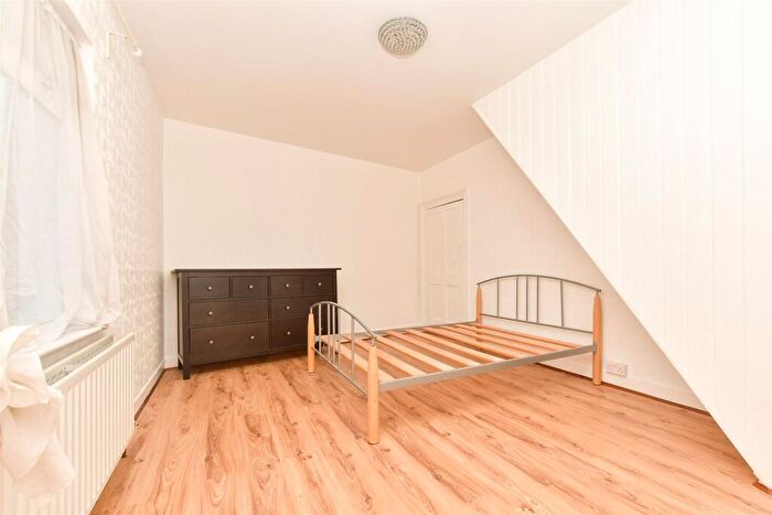 3 Bedroom Terraced House For Sale In Hillbury Road, Whyteleafe, Surrey, CR3