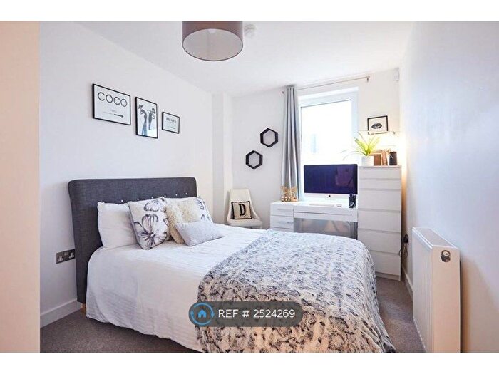 2 Bedroom Flat To Rent In Lockside Lane, Salford, M5