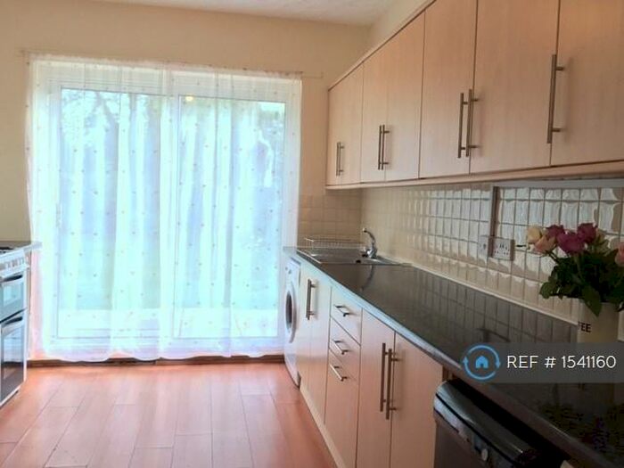 4 Bedroom Semi-Detached House To Rent In Finchley Road, Manchester, M14