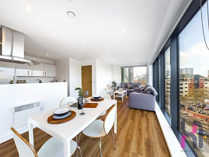 3 Bedroom Flat For Sale In The Gateway, Trafford Road, Salford, M5