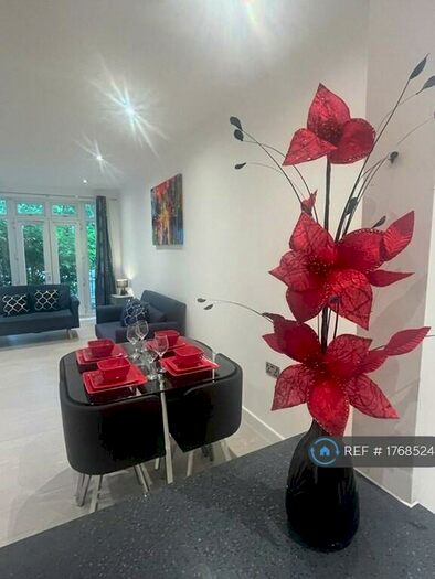 2 Bedroom Flat To Rent In Park View, Maidenhead, SL6