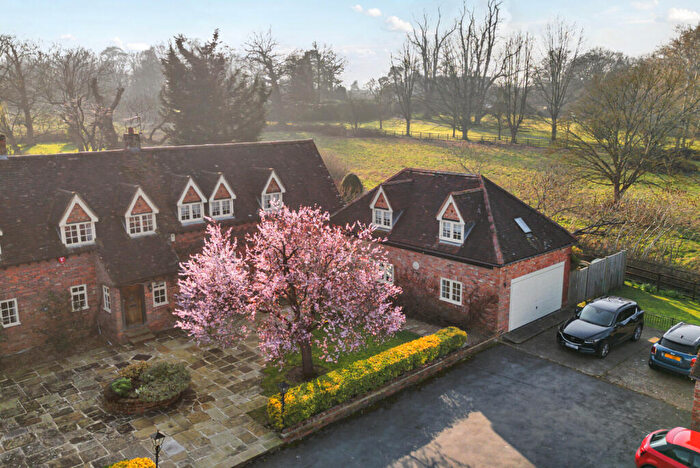 6 Bedroom End Of Terrace House For Sale In Lyne Lane, Lyne, Chertsey, KT16