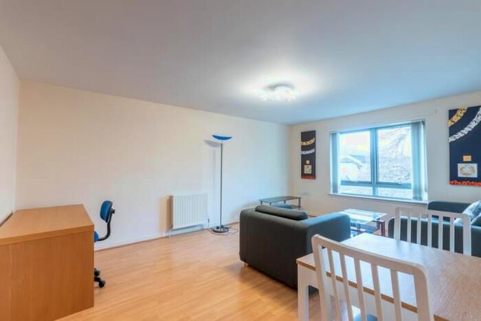 2 Bedroom Flat To Rent In St Triduanas Rest, Edinburgh, EH7