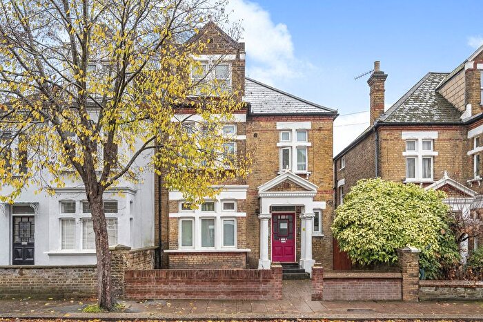 6 Bedroom Semi-Detached House For Sale In Barrow Road, London, SW16