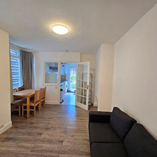 2 Bedroom Flat To Rent In Abbott Road, London, E14