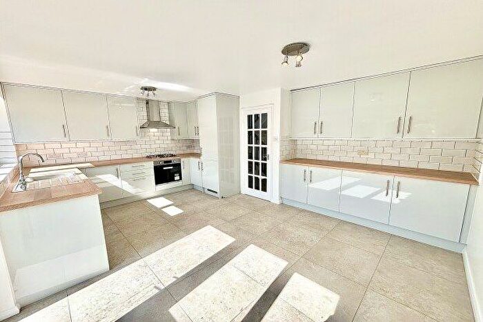 4 Bedroom Town House To Rent In Sylvan Road, London, E11