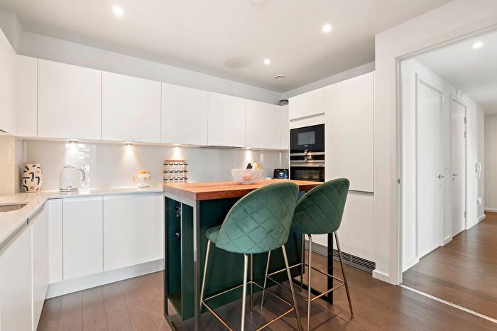 2 Bedroom Flat To Rent In York Way, Islington, N7