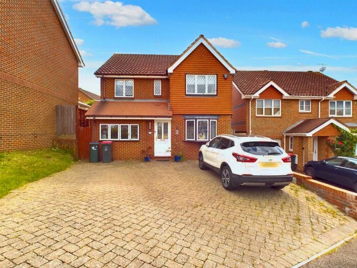 4 Bedroom Detached House To Rent In Casher Road, Maidenbower, RH10