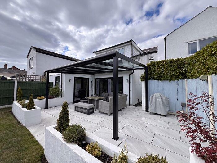 3 Bedroom Semi-Detached House To Rent In Golf Open - Massams Lane, Liverpool - Sleeps Up To, L37