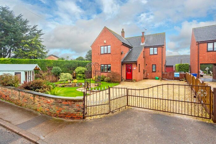 4 Bedroom Detached House For Sale In Broach Lane, Selby, DN14