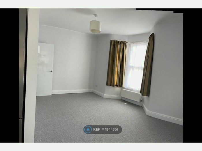 1 Bedroom Flat To Rent In Forest Gate, London, E7