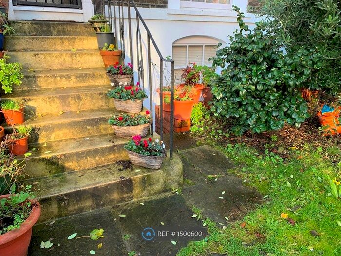 1 Bedroom Flat To Rent In Lower Ground Floor, London, SE15