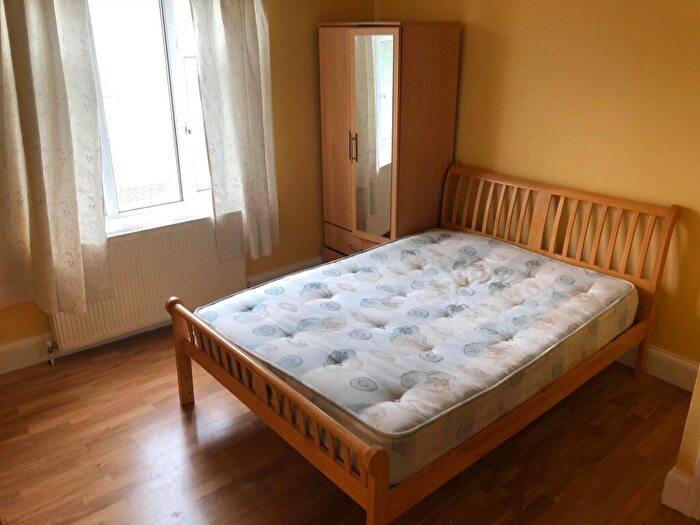4 Bedroom Flat To Rent In Caledonian Road, London, N7