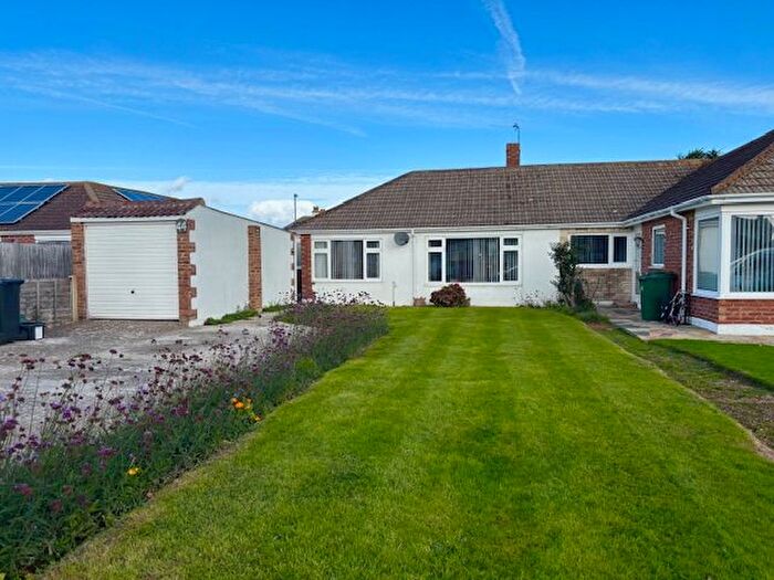 3 Bedroom Semi Detached Bungalow For Sale In Gainsborough Drive, Selsey, PO20