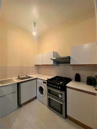 1 Bedroom Flat To Rent In Spring Grove Road, Isleworth, TW7