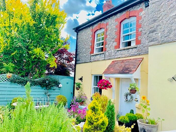 2 Bedroom Cottage For Sale In St. Quentins Hill, Llanblethian, CF71