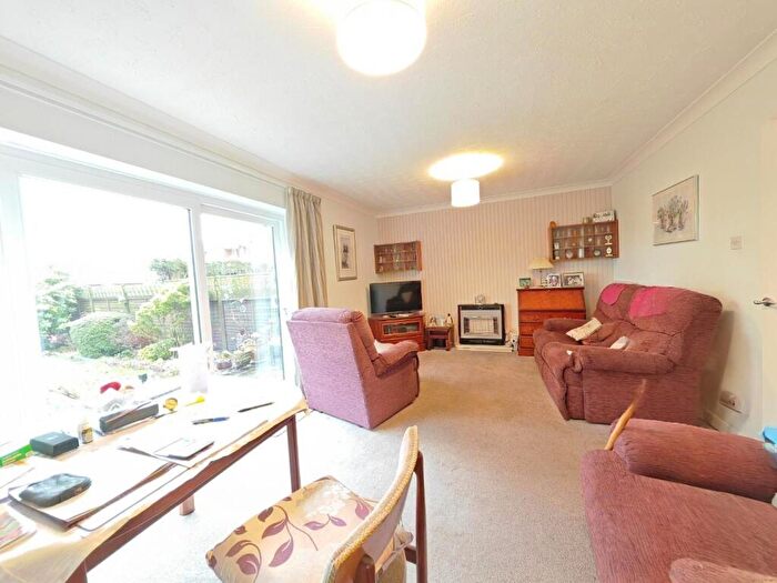 3 Bedroom End Of Terrace House For Sale In Mornington Avenue, Finchampstead, RG40
