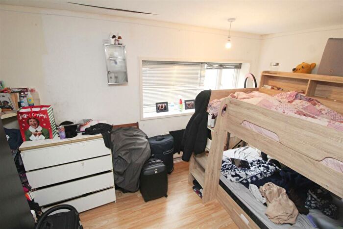 3 Bedroom Terraced House For Sale In Summergill Court, Heelands, Milton Keynes, MK13