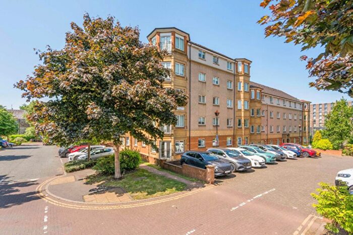3 Bedroom Flat For Sale In Easter Dalry Drive, Edinburgh, EH11