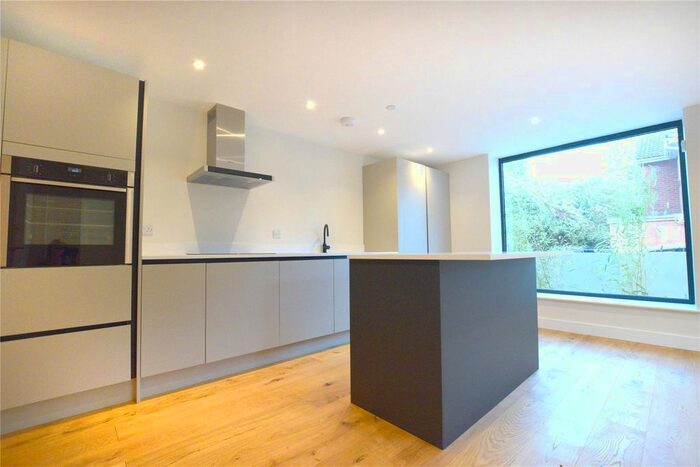 2 Bedroom Flat To Rent In Barnfield Road, St. Leonards, Exeter, EX1