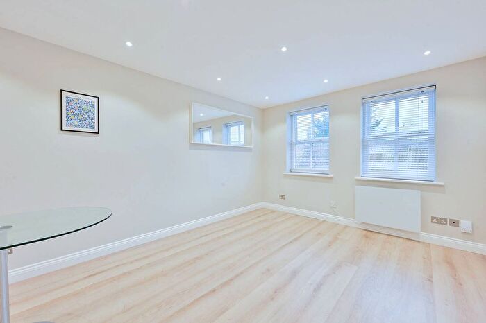 1 Bedroom Flat For Sale In Alfred Close, Chiswick, London, W4