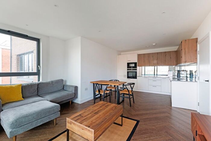 2 Bedroom Flat To Rent In Amparo House, Greenwich, SE10