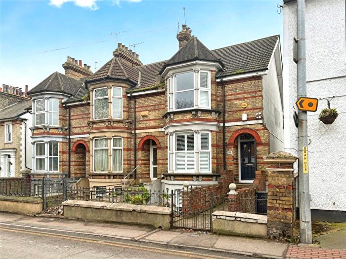 3 Bedroom End Of Terrace House To Rent In Old Road East, Gravesend, Kent, DA12