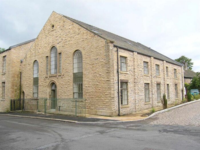 2 Bedroom Duplex To Rent In Glossop, SK13