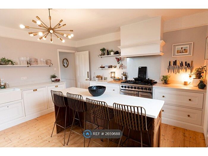 4 Bedroom Flat To Rent In Sandrock Road, Tunbridge Wells, TN2